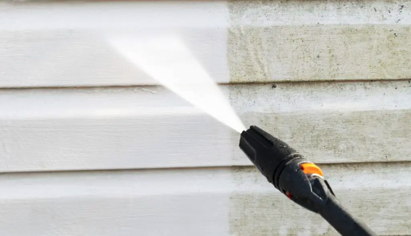 Cleaning your home siding by powerwashing